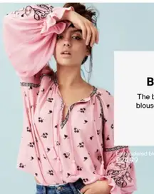 ✨HP✨Embroidered Blouse✨ 