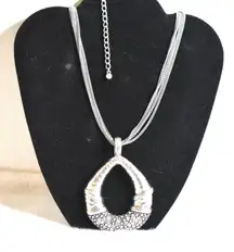 NWOT Premier Designs Gorgeous Large Teardrop Rhinestone Accent Textured Necklace