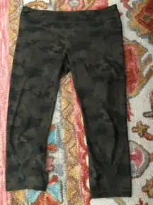 Camo Cropped Leggings