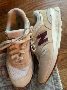New Balance 997 Sneaker Shoes Women’s Size 8 White Cream Casual Athletic