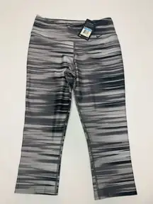 Nike Dri Fit Capri Legging NWT Size Medium