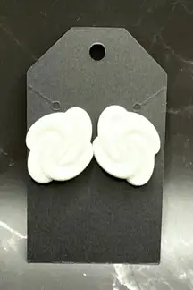 Vintage 80's Plastic Fashion Rose Button Stud Earrings White 1in