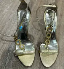 Women’s size 7 gold guess 4 inch heels