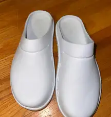OOFOS White Clogs