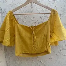 Lace up cropped yellow top 
Size M
Short sleeve