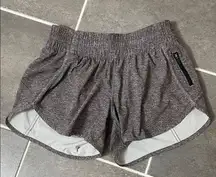 Lululemon Tracker Short V *4" size 8
Heather Lux Multi Black
