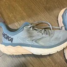 Blue Hoka Arahi 5