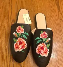 Floral print loafers l/ slip on size 8  also available in 9 