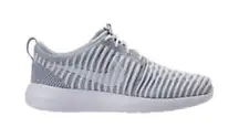 Nike  roshe womens flyknit, size 5.5