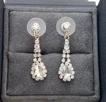 Beautiful Rhinestone Drop Earrings - In perfect condition! 💎 🤍