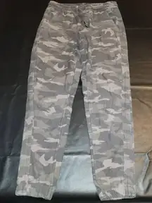 Athleta Womens Olive‎ Green Camo Camouflage Farallon Jogger Pants 2