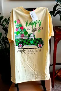 ☘️Simply Southern T-shirt size Medium NWT 100%Cotton
