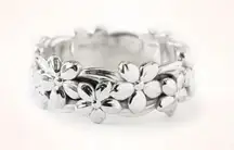 Beautiful Ladies  Flower Ring Size 7