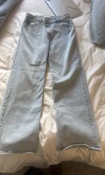 Abercombie and Fitch 90’s Relaxed Jean High Rise 