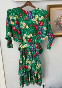 Gillian 80’s Vintage Silk Floral Ruffle dress  Dress in Green and Red‎ size 8