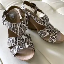 New Dr Scholls Snakeskin Animal print strappy wedge sandal 8.5