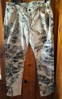 Rock & Republic Black and White  Jeans with Tye dye looking‎ Print size 16