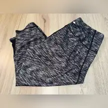 Lululemon athletica Gray and black capri crop cropped tights Leggings