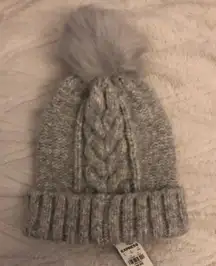 NWt  Light Gray Bean Winter Hat One Size