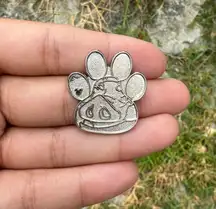 2016 Hidden Mickey Lion King Pumba Silver Paw Print Trading Pin 5 of 5