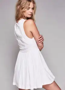 Delightful Birds of Feather Dress in white Sz 4