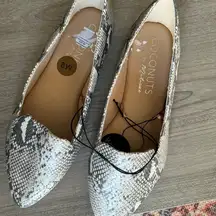 Coconuts by Matisse snakeskin print flats size 8W NWT