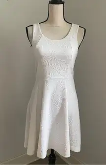 Express White Floral Textured Sleeveless Fit & Flare Casual Skater Dress size XS