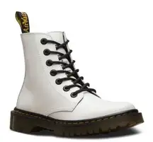 Doc Martens 1460 Luana Smooth Leather White 7 Eye Lace Up Boot Size 7 NWOT