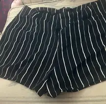 Iris back zip Black and White Striped Shorts large