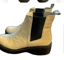 Steve Madden Women's Tyclone off White Crocodile Chunky‎ Chelsea Boots 7