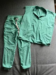 FIGS Scrubs Set