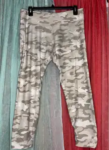 Calvin Klein Performance leggings in Light camo