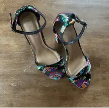 Brash Metallic Embroidered Floral Pattern 4" Block