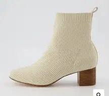 Knit booties NWT