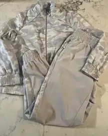 Zenergy Chico's 2 Piece Set Pants & Jacket  8/10 Gray Camouflage Outfit Chicos