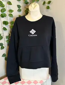Womens Columbia black and white cropped crewneck size medium