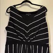 Jones New York V-Neck Black and White Chevron Dress