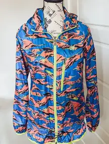 NIKE Lightweight Packable Camouflage Trail Running Hooded Rain Jacket. Size S