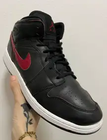 Jordan Air  1 Retro Mid GS ‘Black Gym Red’