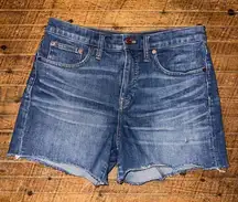 Madewell curvy distressed 28 cutoff mom jean shorts