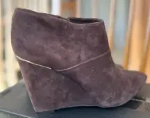 COACH BROWN SUEDE ANKLE BOOTIES-Pre loved