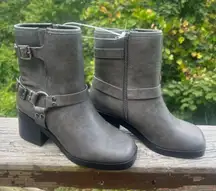 Soda "Addax" ~ Women's Square Toe Low Heel Ankle Boots with Belted Straps Sz 9 N