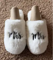 Shiraleah White Faux Fur MRS. Wifey Honeymoon Wedding Bridal Slippers L/XL 9-11