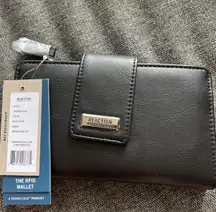 Reaction  Whitney Wallet