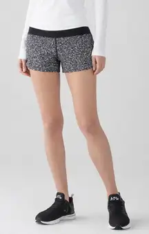 Lululemon Speed Short 2.5” Daisy Dust Alpine White Black Women’s Size 4