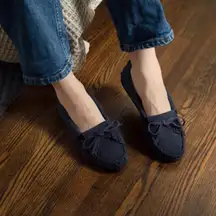 Minnetonka Kilty Hardsole Navy Women's size 9.5 EUC Style 409T