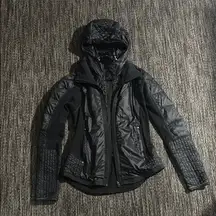 Lululemon run: bundle up jacket