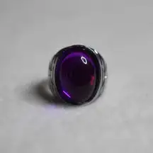 Exciting Deep Purple Smooth Glass Stone Silver Tone Etched Band Size 11 Ring
