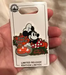 Thanksgiving Minnie Mouse pin Disney pins limited edition Walt Disney 2021