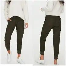 Aritzia Community Cebu Women’s dark olive lightweight cargo joggers (size XS)